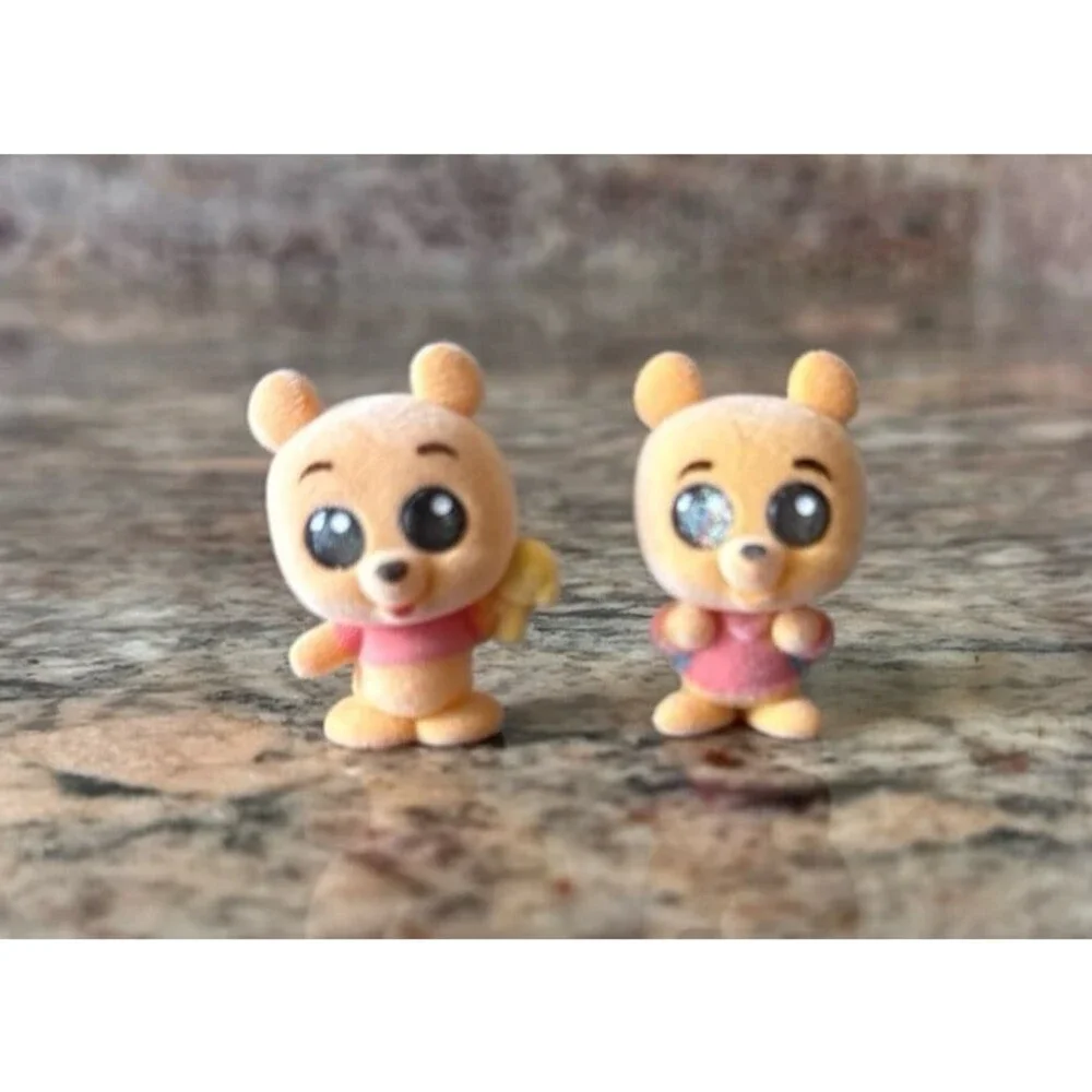 Disney Doorables Winnie The Pooh Flocked Figure Holding Honey and Winnie backpac
